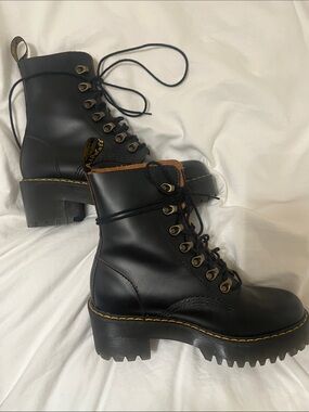 Dr Martens Leona size 7